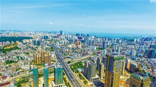 伊犁州住酒店好还是民宿好，伊犁又漂亮又便宜的民宿